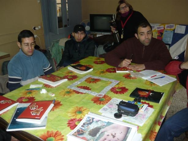 Jugando al dominó